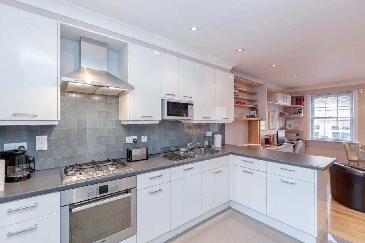 Beautiful 1 Bedroom Apartment In Victoria Лондон Екстериор снимка